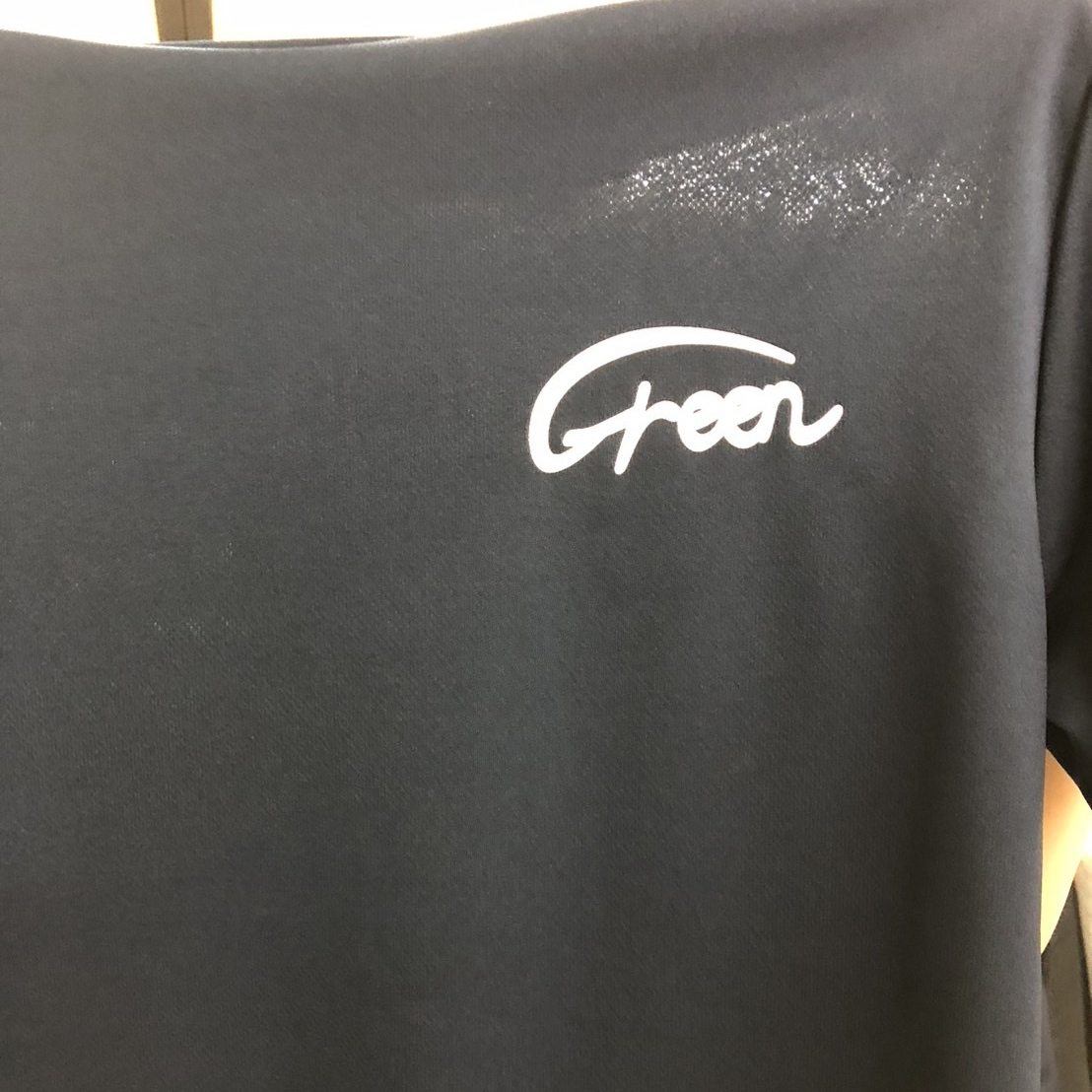 写真：黒のオリジナルTシャツ